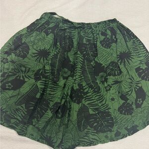 Tropical Leaf Print Women's Shorts